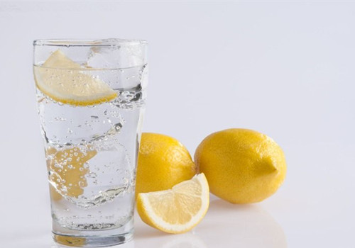 喝柠檬水为什么一定要用玻璃柠檬杯_健康资讯_就医160网_网上预约挂号统一平台