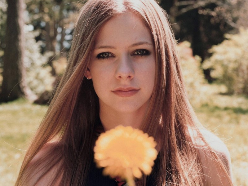 永远的朋克少女艾薇儿莱姆病治愈出镜_健康资