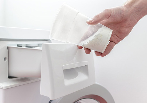 用香皂洗衣服跟用洗衣粉洗衣服哪个对手伤害比较大一点?_生活百科_奇飞知识网