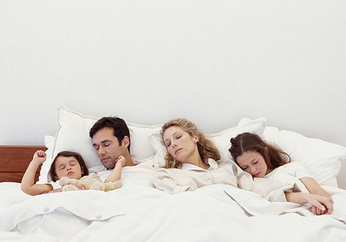 什么时候该和孩子分床睡了?