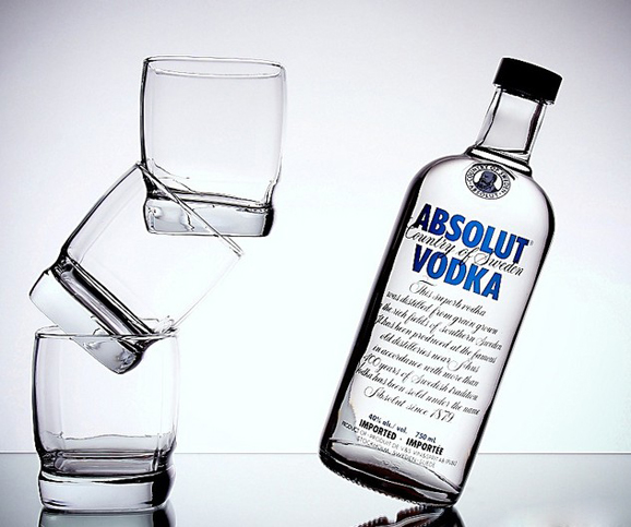 自己调配伏特加饮料 别贪杯哦