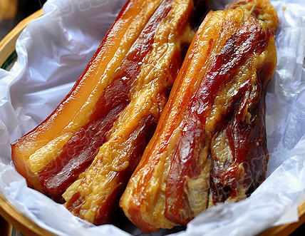 "抹泪"烟熏肉 过年的腊肉准备好了吗?