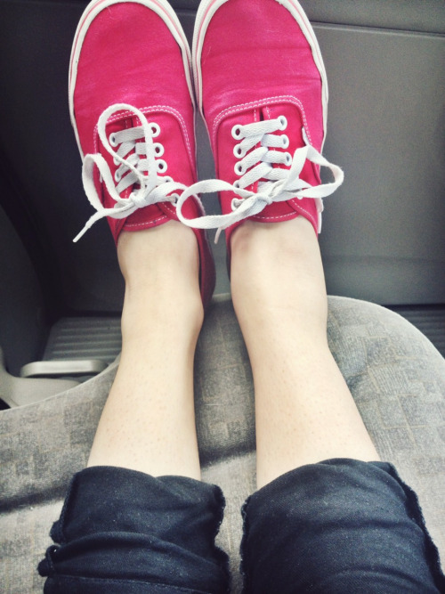 单身狗福利:扭伤脚,如何假装优雅的走路?