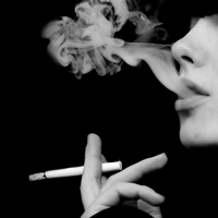 吸烟致不孕？女性吸烟的六大危害