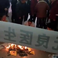 深圳医闹：医生被迫下跪烧纸钱