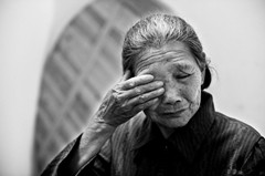 父母脚步变得迟缓，仅仅是因为老了吗