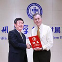 诺贝尔医学奖得主巴里·马歇尔来郑州大学五附院坐诊