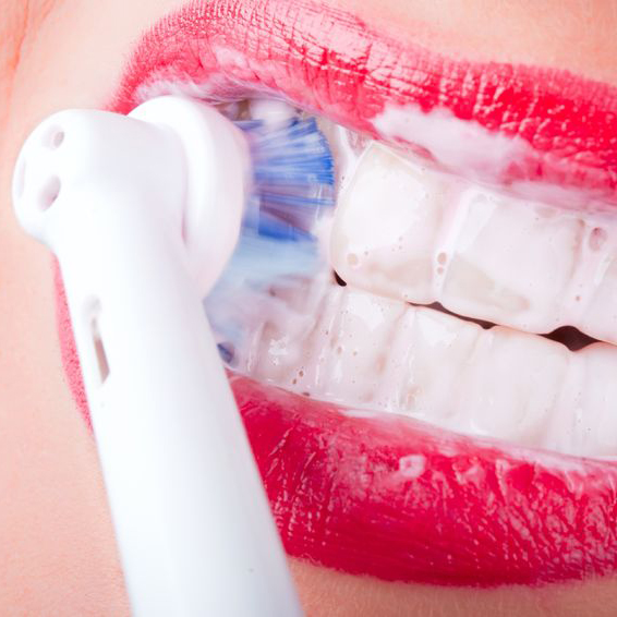 手动牙刷VS电动牙刷：谁更好？