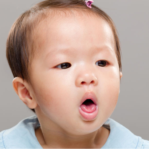 宝宝咳嗽有痰不会咳，可以用这个方法排痰！