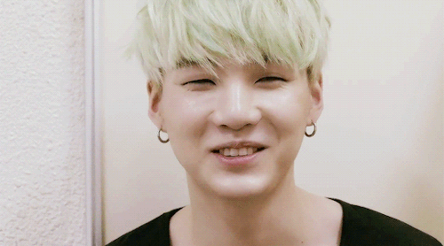 脸红是伴随突如其来的羞涩感产生的自然反应.