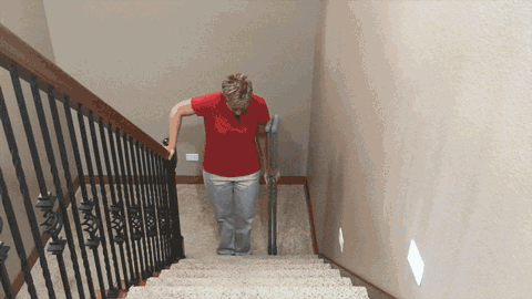 上楼梯有扶手1.gif