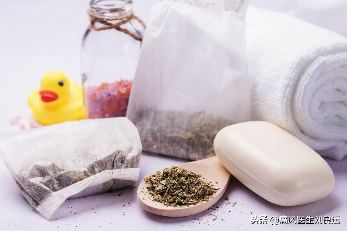痛风时能用热敷减轻关节疼痛？医生辟谣，热敷不当可加剧疼痛