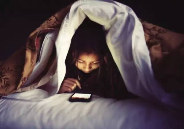 年轻人长期熬夜，诱发甲状腺癌？