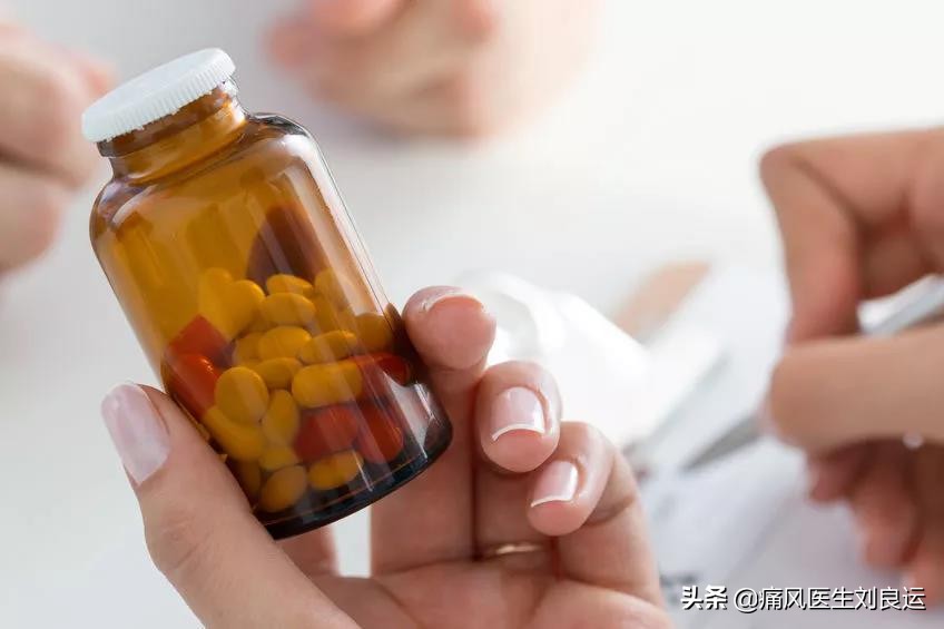痛风不仅伤关节还能伤肾，医生告诉您：治疗痛风肾关键在降尿酸