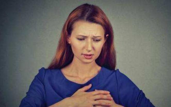 “乳腺癌”早期不疼不痒，身体会有“3个异常”出现细心就能发现