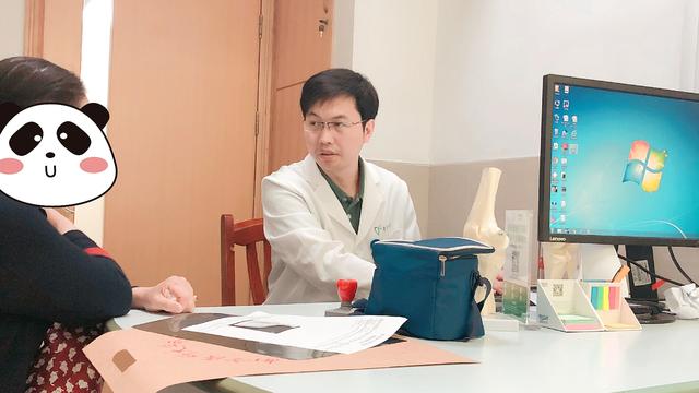 <!--HAODF:8:jingzhuibing-->颈椎病<!--HAODF:/8:jingzhuibing-->为什么会引起手麻？做到这些可以有助于缓解