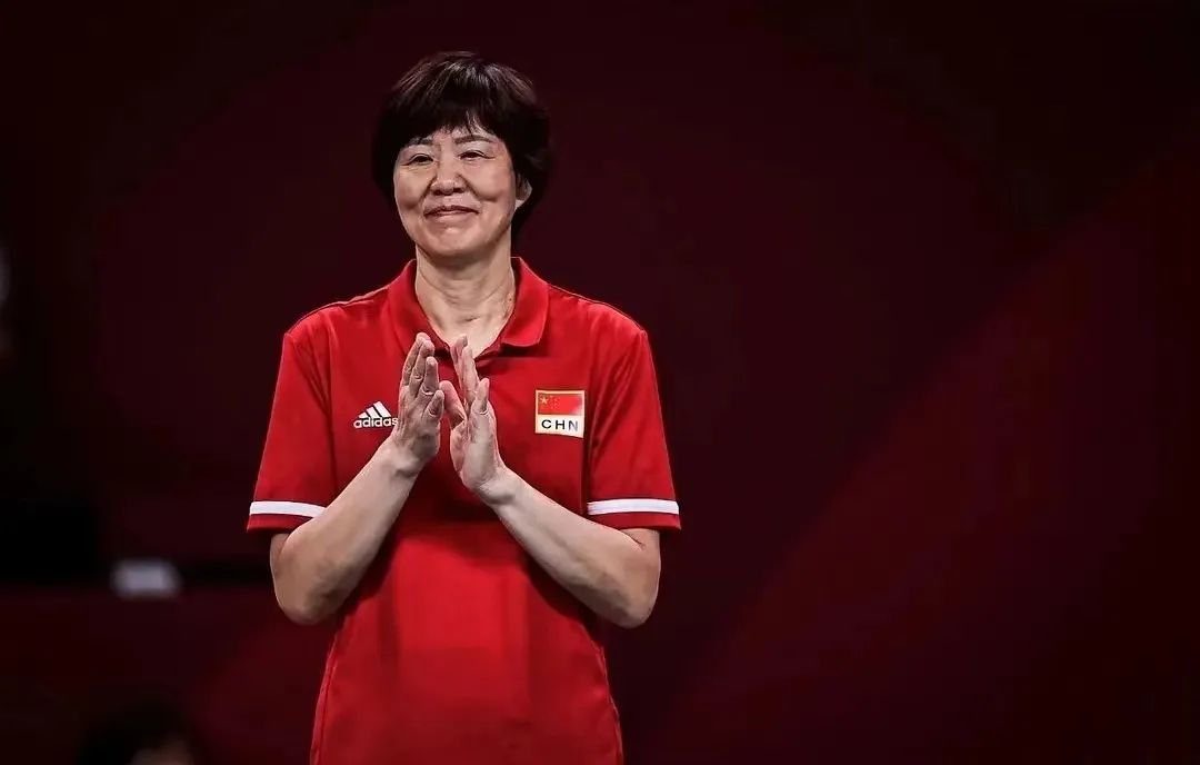 而郎平,也宣布谢幕,从此告别