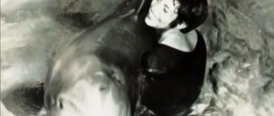 逼她患上抑郁症的人，还在继续作恶。