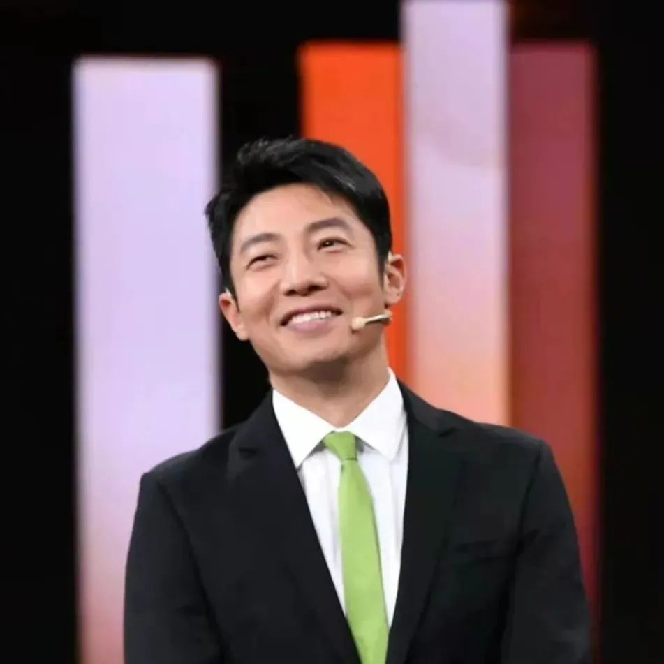 消失4年后，撒贝宁重回《今日说法》：能扛事才是一个人最顶级的才华