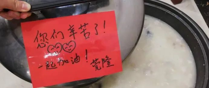 天气虽冷，但医务人员拥有整个东莞的“花式”温暖