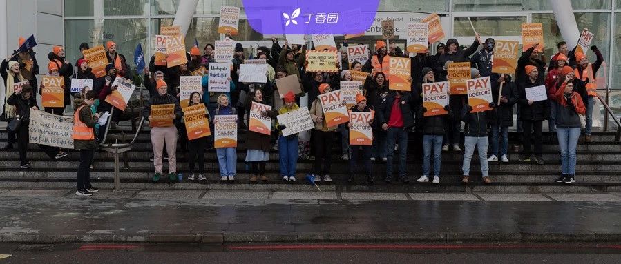医师协会带头，英国千名医生罢工：工资不如卖咖啡，患者都支持我