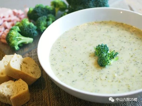 big-boy-cream-of-broccoli-soup-copycat-recipe-01.jpg